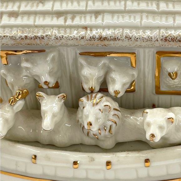 Mikasa Fine Porcelian "Noah's Ark" FKOO1-311 Figurine with Gold Accent in EUC 5" - Picture 6 of 10